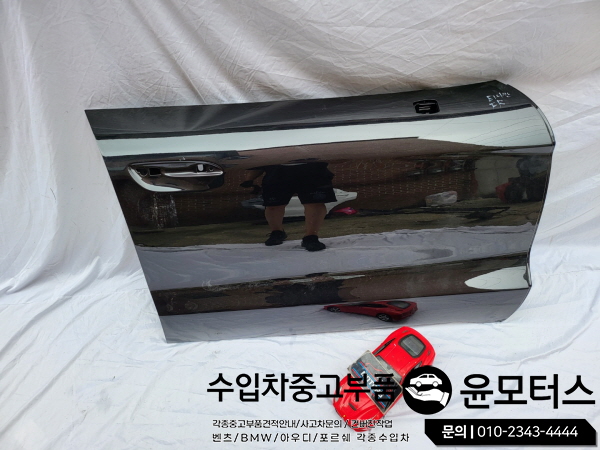포르쉐 타이칸 도어 조앞도어