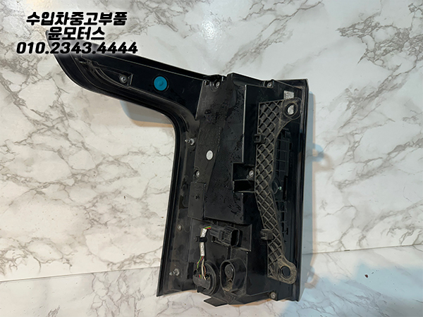 랜드로버 보그 전기형 조수석 테일램프