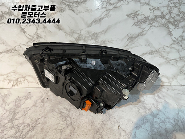 벤츠 GLA 247 조수석 헤드램프