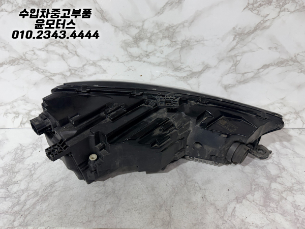 아우디 A4(8W) 후기형 운전석 헤드라이트