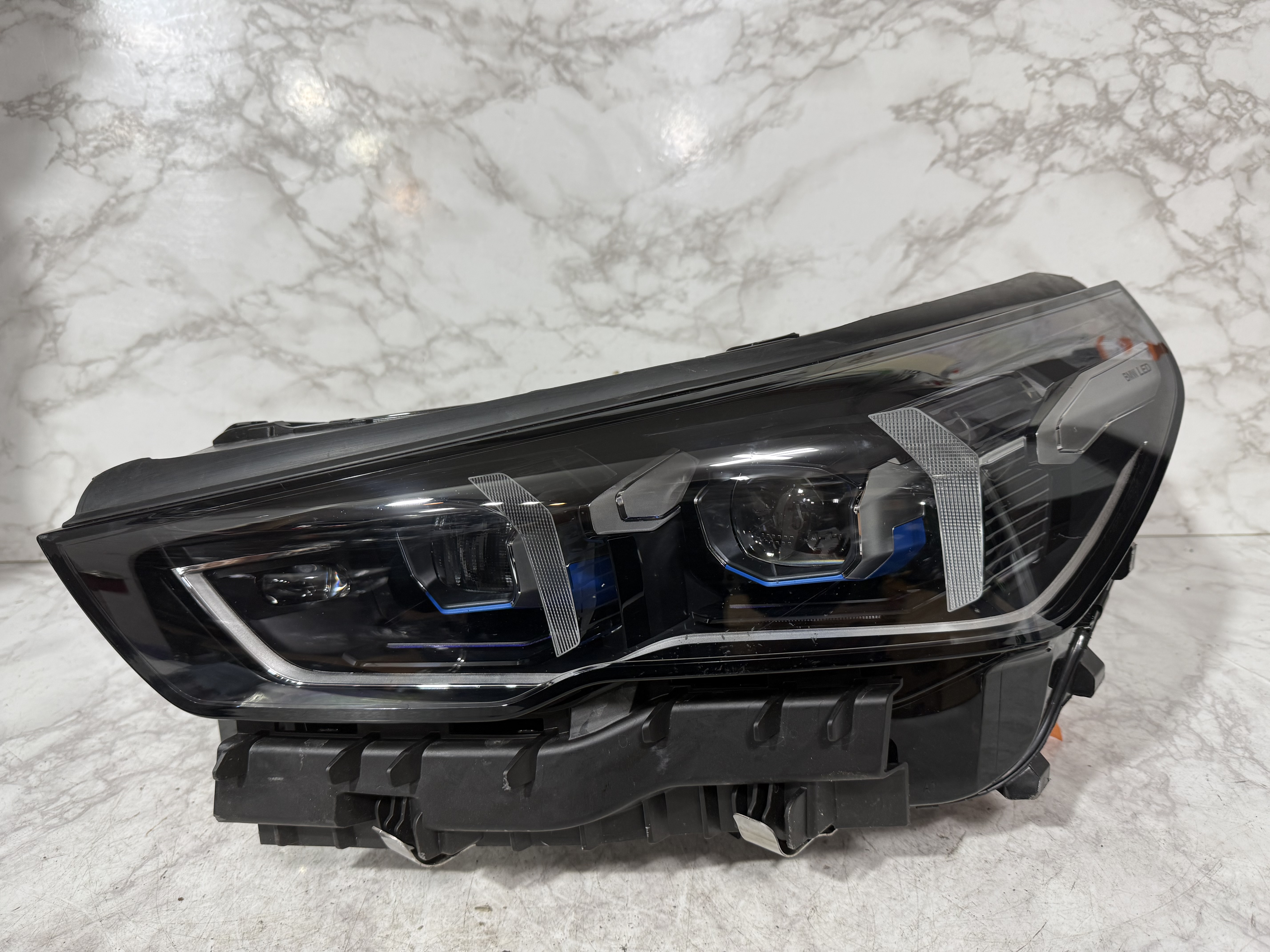 BMW G60 5시리즈 신형 운전석 헤드라이트